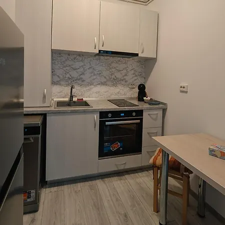 Hella Mamaia-nord Năvodari